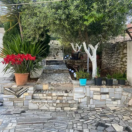 Flora'S Place Sarande Exterior photo