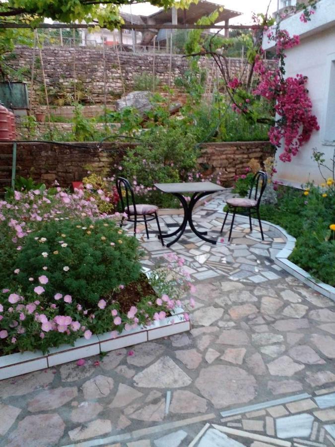 Flora's Place Sarande