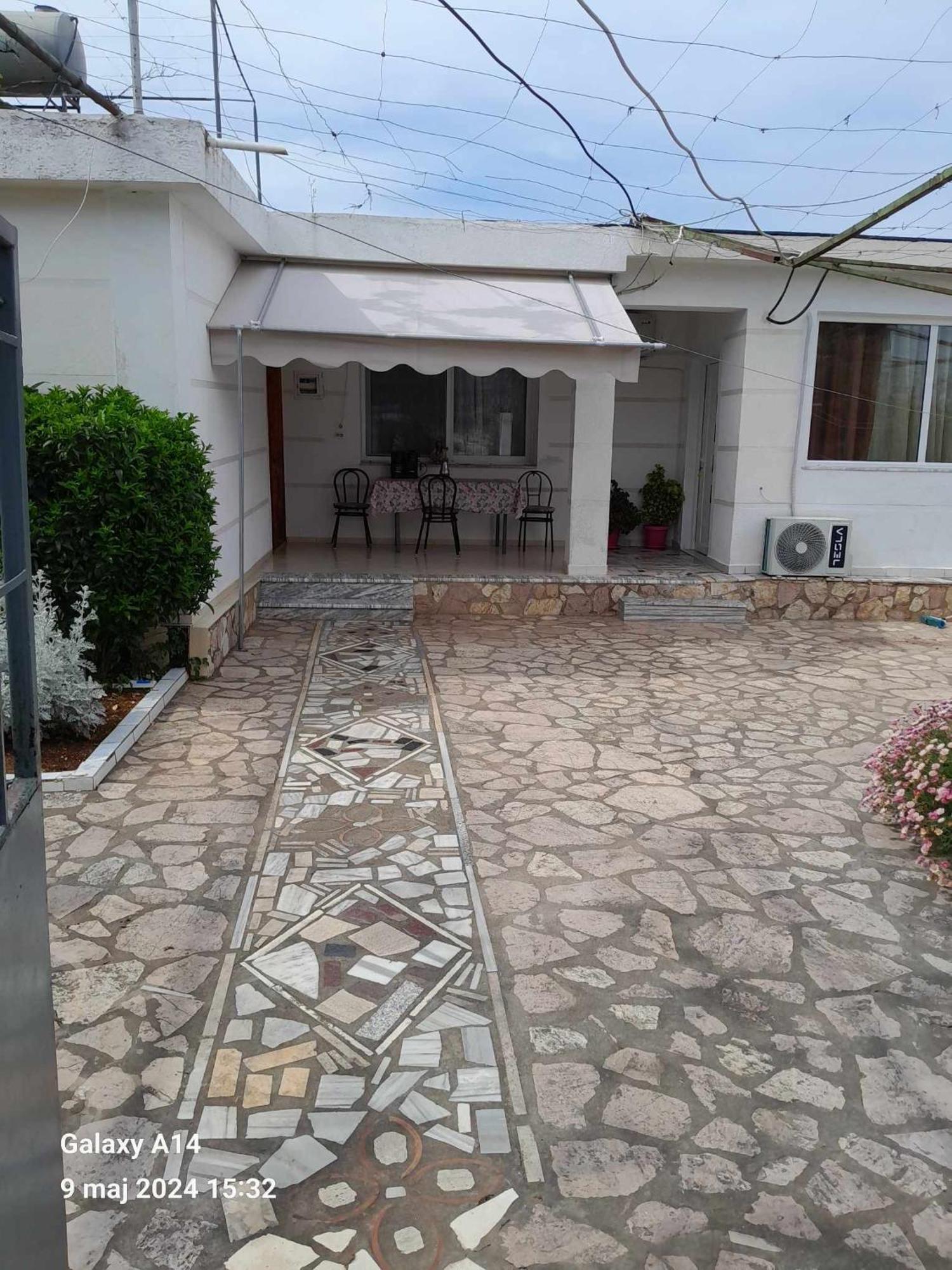 Flora's Place Holiday home