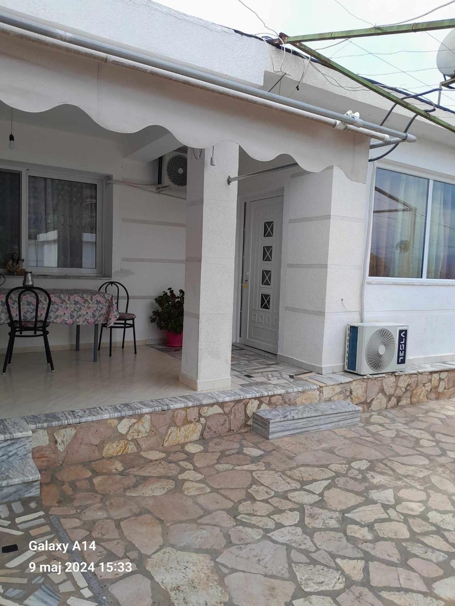 Holiday home Flora's Place