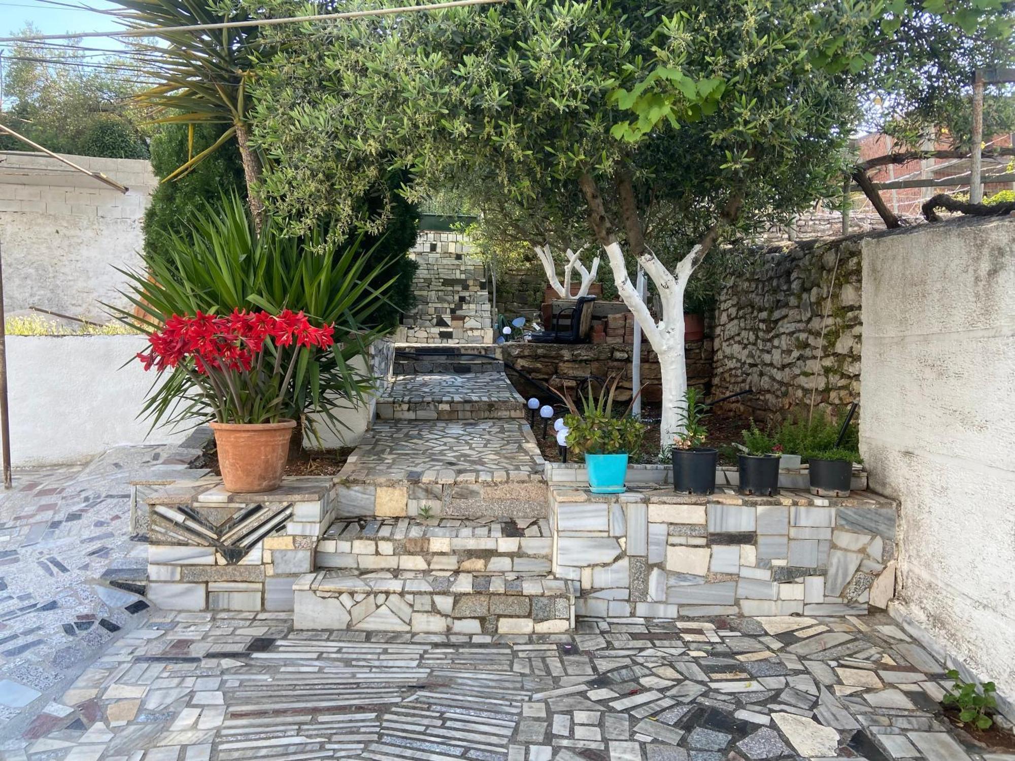 Flora's Place Sarande