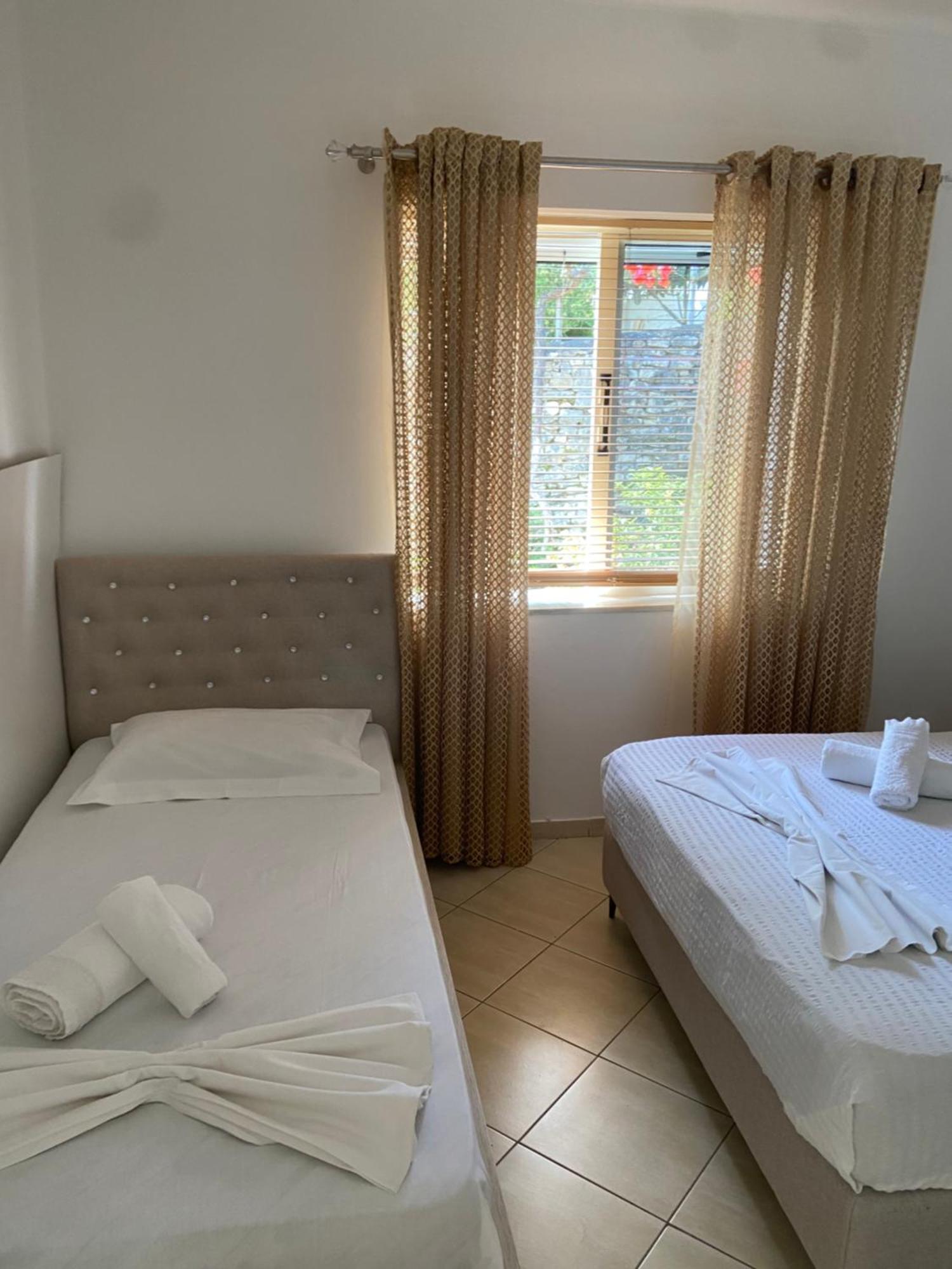 Flora's Place * Sarande