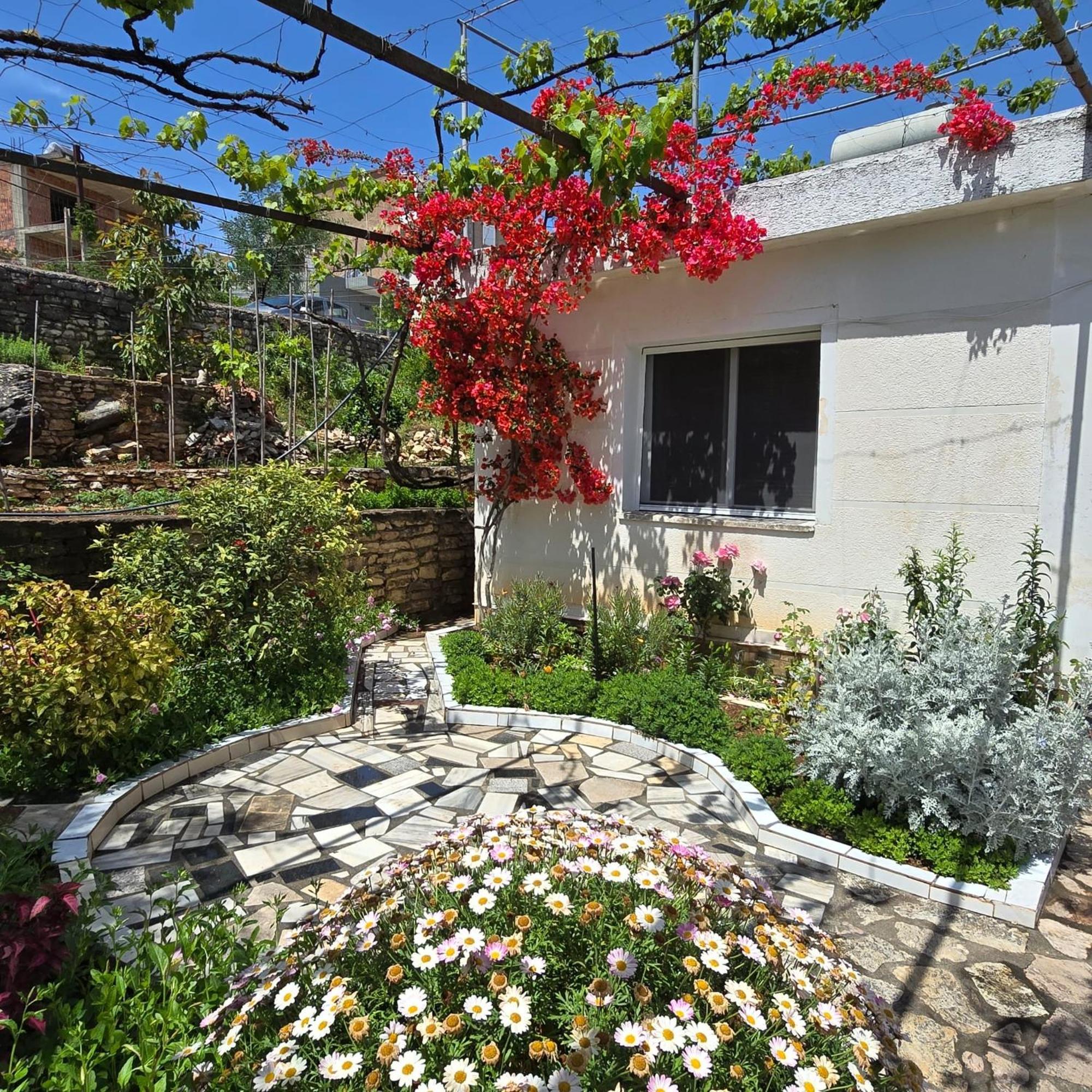 Flora's Place Holiday home